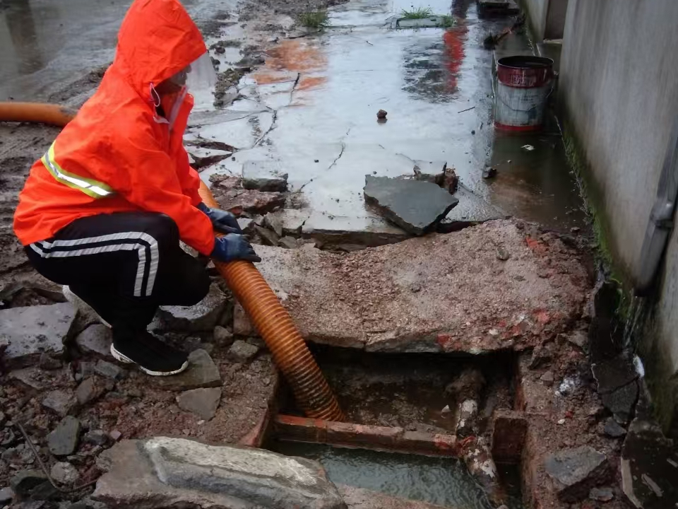 屯留专业清理污水池 炜誉市政以规范流程守护城市 “肠道”