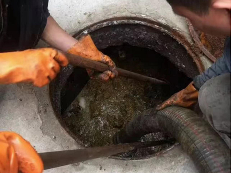 屯留清理化粪池时如何避免沼气的危害？